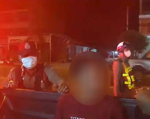 ชายคลั่งยาเผาบ้านตัวเอง ชายคลั่งยาเผาบ้านตัวเอง