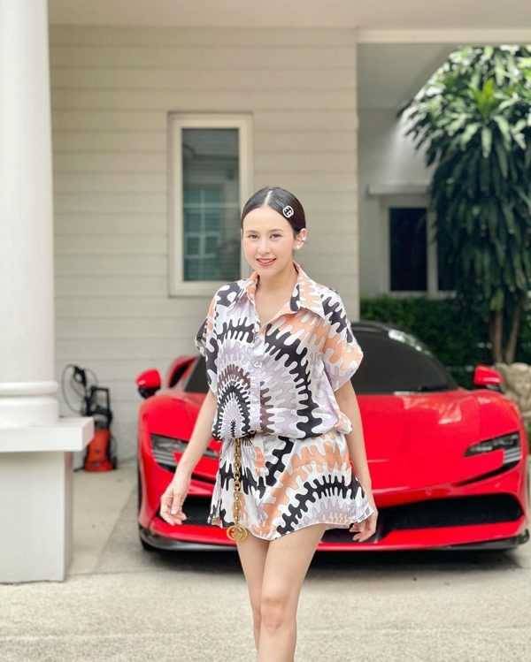 แยม ธมลพรรณ์ แยม ธมลพรรณ์