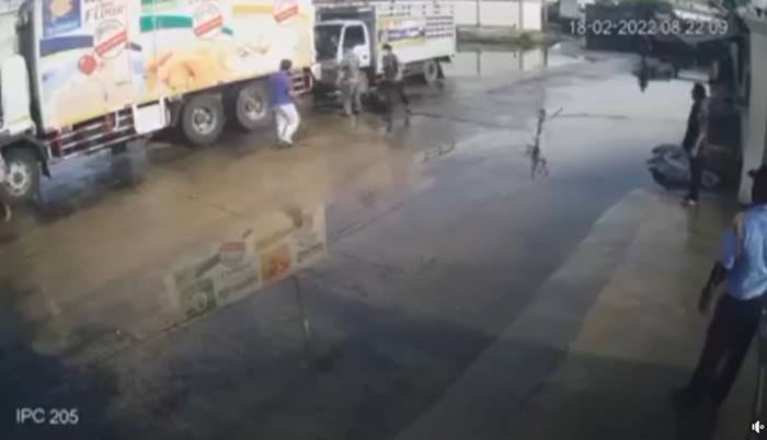 สิบล้อชนคนตาย สิบล้อชนคนตาย