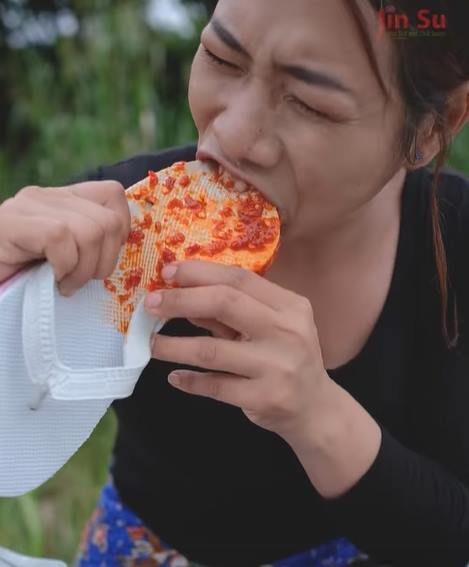 กินรองเท้าแตะจิ้มน้ำพริก กินรองเท้าแตะจิ้มน้ำพริก