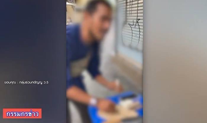 ตั้งโต๊ะขายกัญชาริมถนน ตั้งโต๊ะขายกัญชาริมถนน