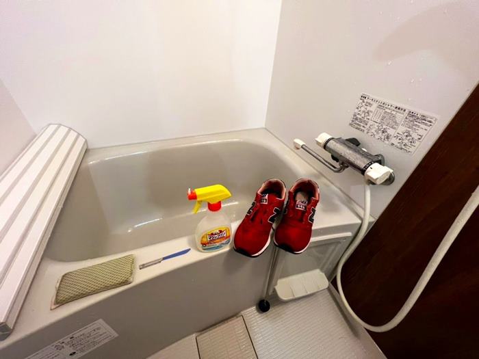 ซักรองเท้าสีตก ซักรองเท้าสีตก