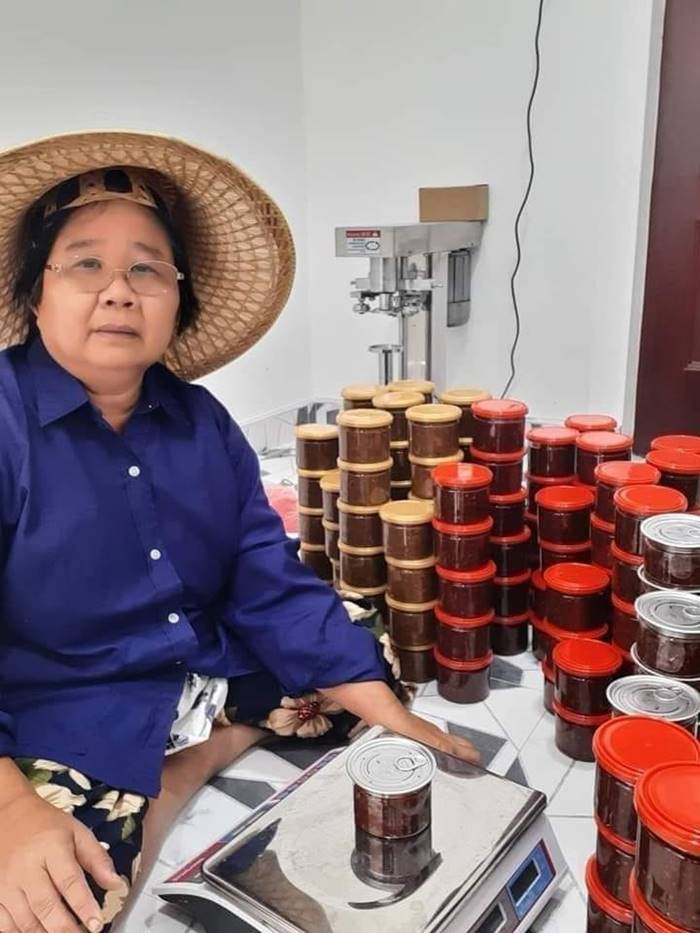 แม่น้องแมงปอ ร้องไห้กลางไลฟ์ โดนภาษีย้อนหลัง แม่น้องแมงปอ ร้องไห้กลางไลฟ์ โดนภาษีย้อนหลัง