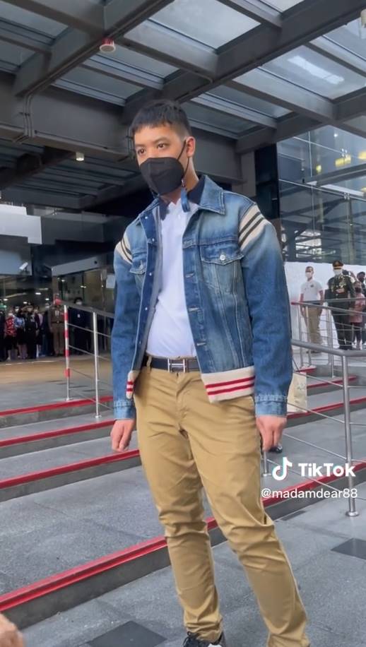 เจ้าฟ้าทีปังกรรัศมีโชติ ตรัสถามอาการของผู้ที่มาเฝ้ารับเสด็จ เจ้าฟ้าทีปังกรรัศมีโชติ ตรัสถามอาการของผู้ที่มาเฝ้ารับเสด็จ