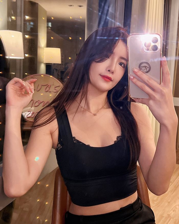 เชียร์ลีดเดอร์ วิ่งหนีแผ่นดินไหวเปลือยเปล่า เชียร์ลีดเดอร์ วิ่งหนีแผ่นดินไหวเปลือยเปล่า