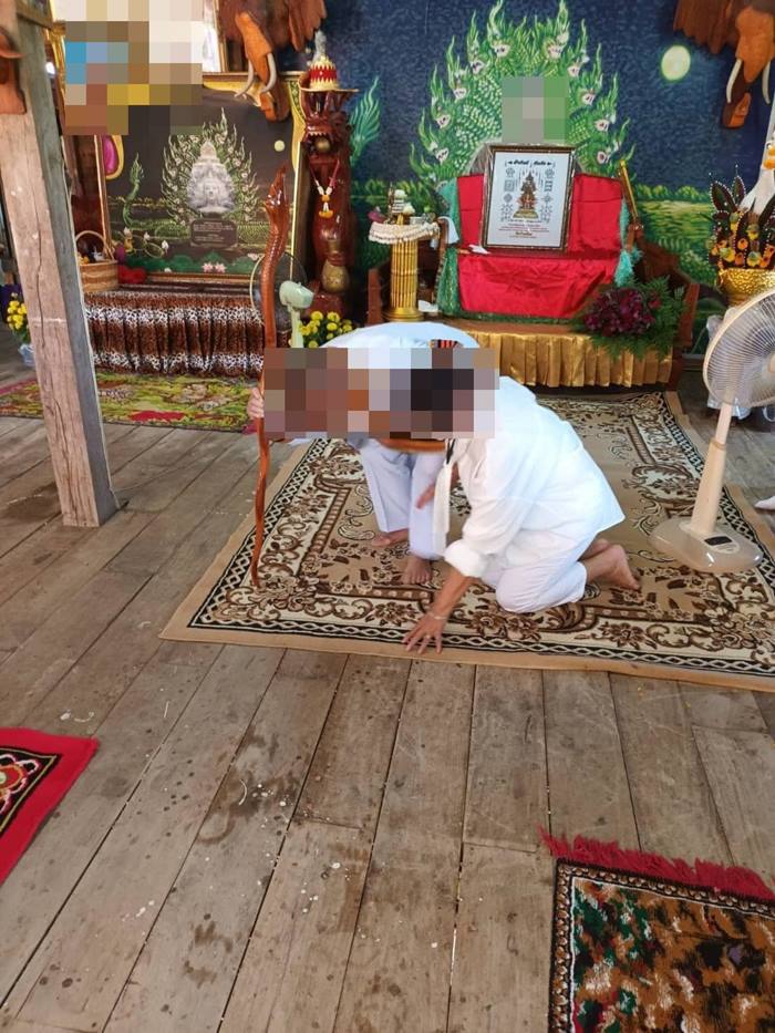 ร่างทรงชุดครุย ร่างทรงชุดครุย