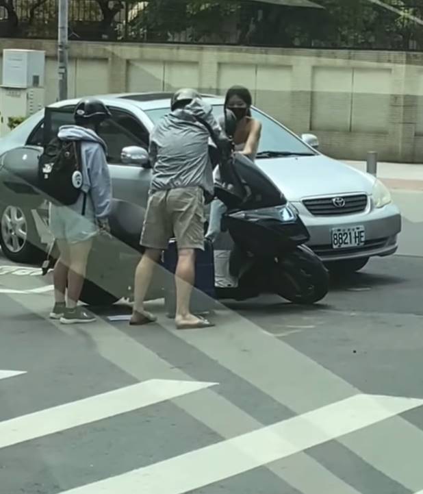 รถเก๋งชนมอเตอร์ไซค์ รถเก๋งชนมอเตอร์ไซค์