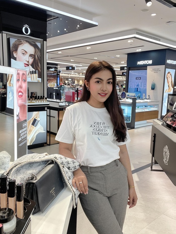 ผู้ใหญ่บ้านเหมียว ผู้ใหญ่บ้านเหมียว