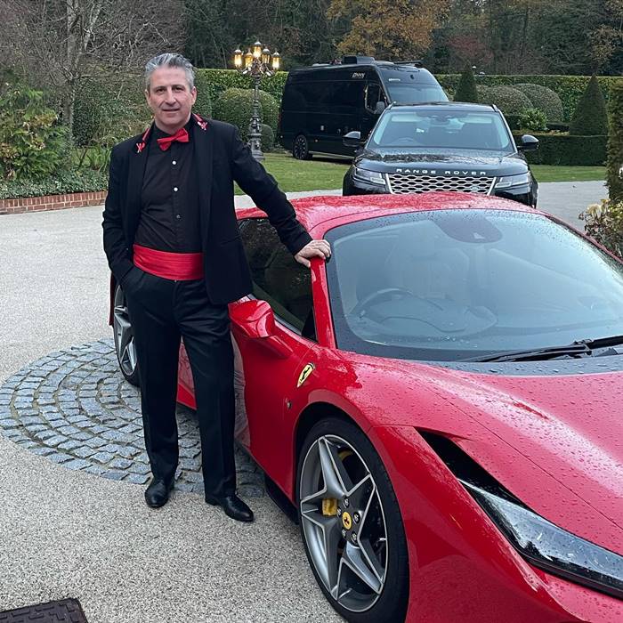 มหาเศรษฐี จากวัยเด็กสุดลำบาก มหาเศรษฐี จากวัยเด็กสุดลำบาก