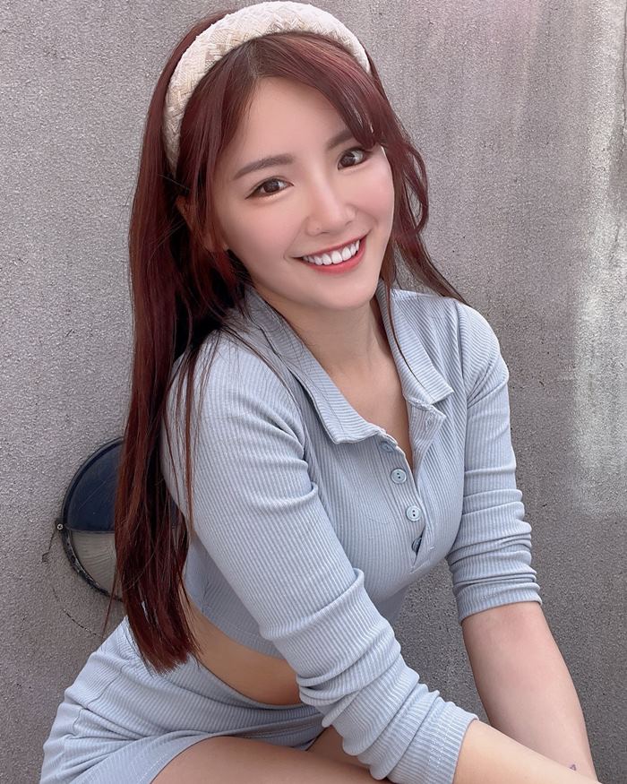 เชียร์ลีดเดอร์ วิ่งหนีแผ่นดินไหวเปลือยเปล่า เชียร์ลีดเดอร์ วิ่งหนีแผ่นดินไหวเปลือยเปล่า