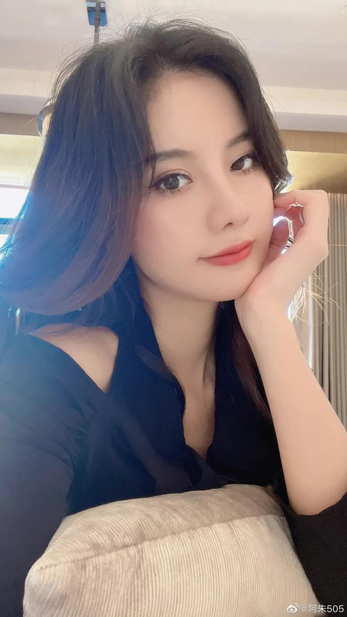 สาวสวยพันเชือกที่ขา สาวสวยพันเชือกที่ขา