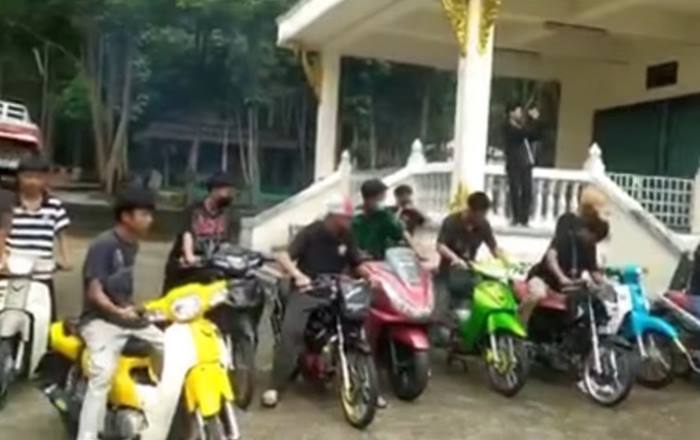 วัยรุ่นเมียนมา แทงกันตายที่ระนอง แห่ศพรอบเมือง วัยรุ่นเมียนมา แทงกันตายที่ระนอง แห่ศพรอบเมือง