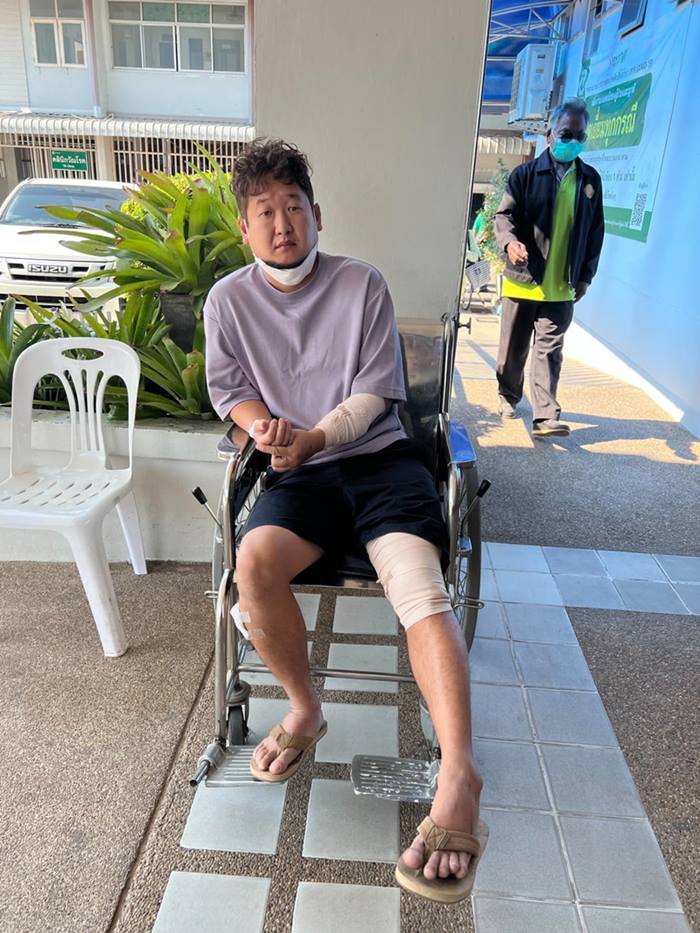 ดีเจอ๋องแอ๋ง วิ่งชนกระจก ดีเจอ๋องแอ๋ง วิ่งชนกระจก