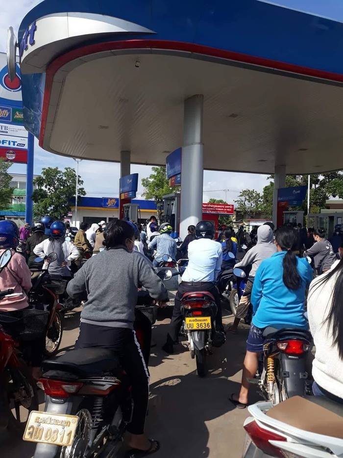 ลาวขาดแคลนน้ำมัน ลาวขาดแคลนน้ำมัน