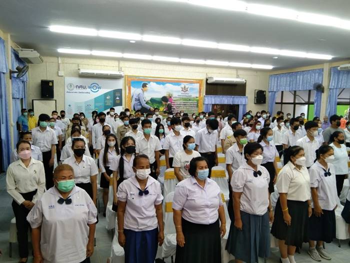 คุณยายแต่งชุดนักเรียน รับใบจบการศึกษา คุณยายแต่งชุดนักเรียน รับใบจบการศึกษา