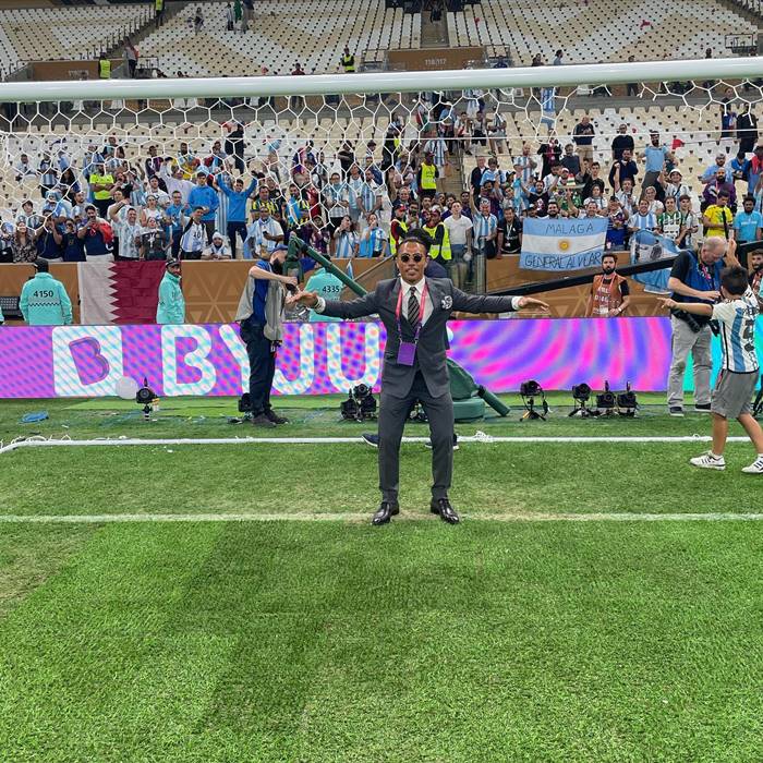 Salt Bae โดนดราม่า ลงสนามไปวุ่นวายกับ เมสซี่ Salt Bae โดนดราม่า ลงสนามไปวุ่นวายกับ เมสซี่