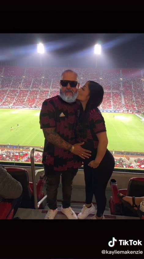 อวดสามี อวดสามี