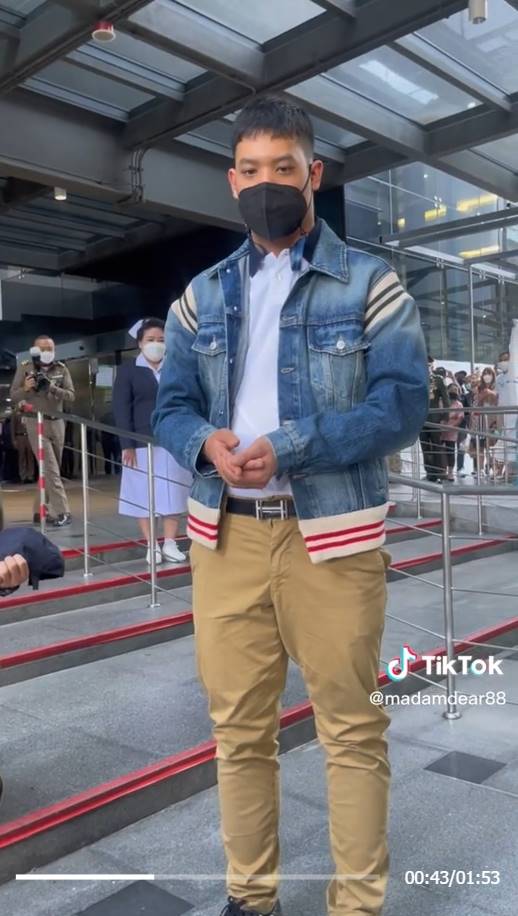 เจ้าฟ้าทีปังกรรัศมีโชติ ตรัสถามอาการของผู้ที่มาเฝ้ารับเสด็จ เจ้าฟ้าทีปังกรรัศมีโชติ ตรัสถามอาการของผู้ที่มาเฝ้ารับเสด็จ