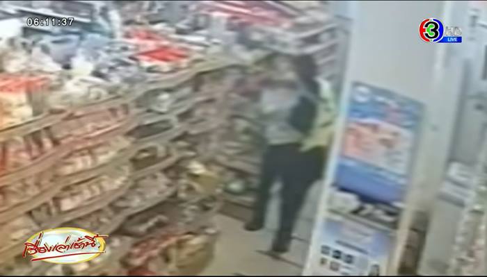 รุมกระทืบ พนง.เซเว่น เตือนใส่แมสก์ รุมกระทืบ พนง.เซเว่น เตือนใส่แมสก์