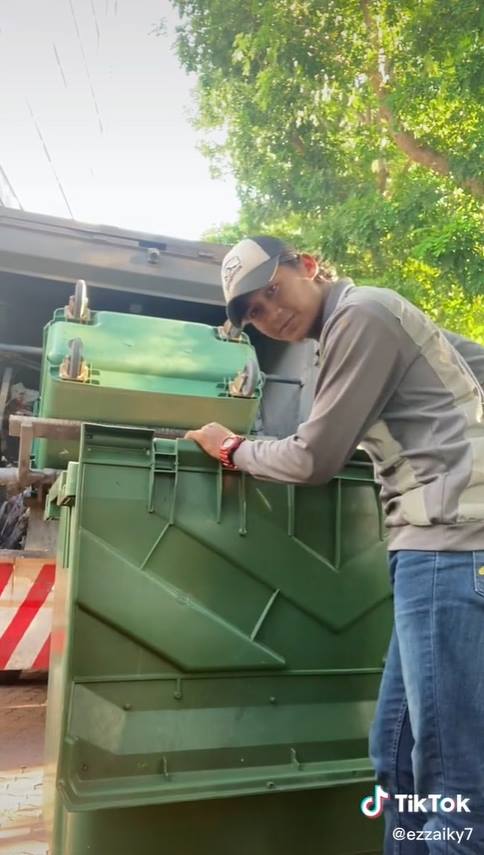 เก็บขยะในสิงคโปร์ เงินเดือน 7 หมื่น เก็บขยะในสิงคโปร์ เงินเดือน 7 หมื่น