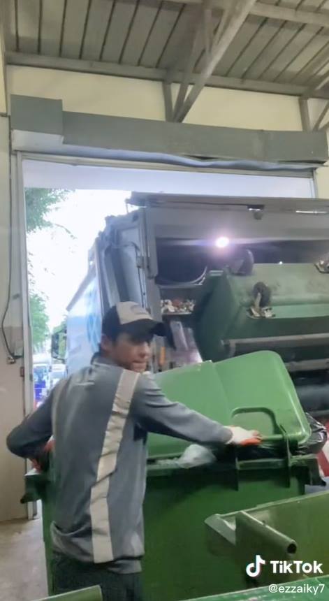 เก็บขยะในสิงคโปร์ เงินเดือน 7 หมื่น เก็บขยะในสิงคโปร์ เงินเดือน 7 หมื่น