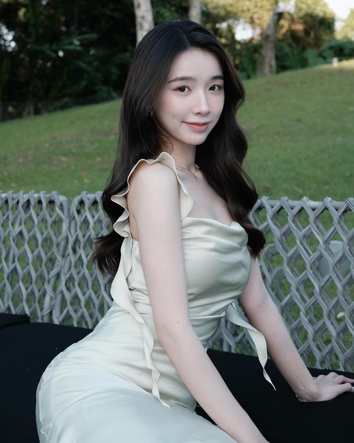 สาวสวยหุ่นดี เป็นพยาบาล สาวสวยหุ่นดี เป็นพยาบาล