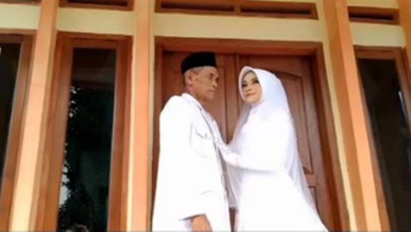 คลุมถุงชน คลุมถุงชน