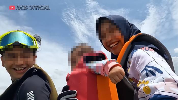 ดราม่า ยูทูบเบอร์ อุ้มลูกขี่เจ็ตสกีมือเดียว ไม่สวมเสื้อชูชีพให้ลูก ดราม่า ยูทูบเบอร์ อุ้มลูกขี่เจ็ตสกีมือเดียว ไม่สวมเสื้อชูชีพให้ลูก