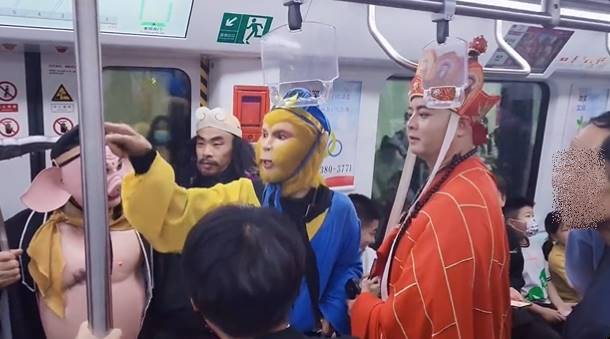 คอสเพลย์ไซอิ๋วขึ้นรถไฟฟ้า คอสเพลย์ไซอิ๋วขึ้นรถไฟฟ้า