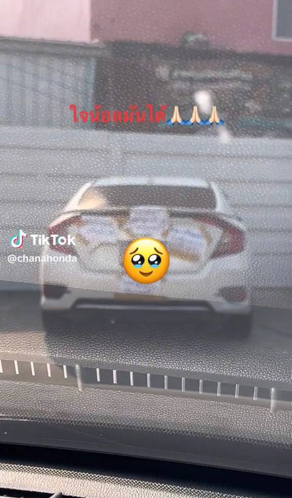 มือใหม่หัดขับ แปะป้ายท้ายรถบอกเพื่อนร่วมทาง มือใหม่หัดขับ แปะป้ายท้ายรถบอกเพื่อนร่วมทาง