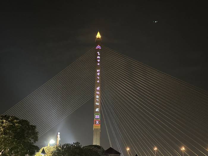 อ้น ทิพานัน โชว์ภาพ รวมไทยสร้างชาติ บนสะพานพระราม 8 อ้น ทิพานัน โชว์ภาพ รวมไทยสร้างชาติ บนสะพานพระราม 8