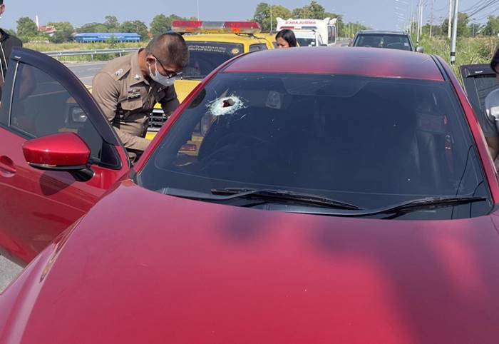 ปาหินใส่รถ ปาหินใส่รถ