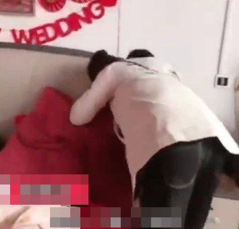 เจ้าสาวโดนแขกรุมจับจูบลูบท่อนล่าง อ้างพิธีกรรมบรรพบุรุษ เจ้าสาวโดนแขกรุมจับจูบลูบท่อนล่าง อ้างพิธีกรรมบรรพบุรุษ