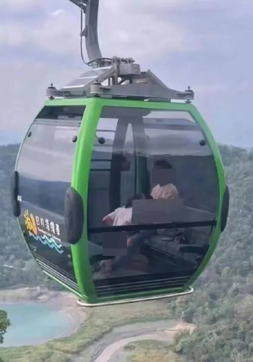 ออรัลเซ็กส์ บนกระเช้าลอยฟ้า ออรัลเซ็กส์ บนกระเช้าลอยฟ้า