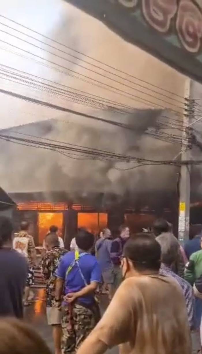 ไฟไหม้บ้าน ก็อตจิ Miss Khanawut ไฟไหม้บ้าน ก็อตจิ Miss Khanawut