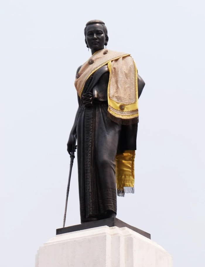 เปิดหลักฐาน คนที่เป็นแบบปั้นใบหน้าอนุสาวรีย์ย่าโม เปิดหลักฐาน คนที่เป็นแบบปั้นใบหน้าอนุสาวรีย์ย่าโม