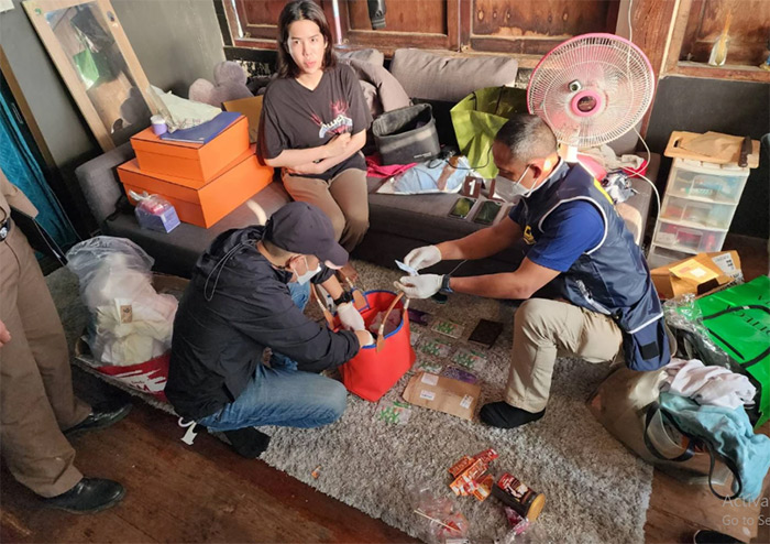 นารา เครปกะเทย โดนจับ นารา เครปกะเทย โดนจับ