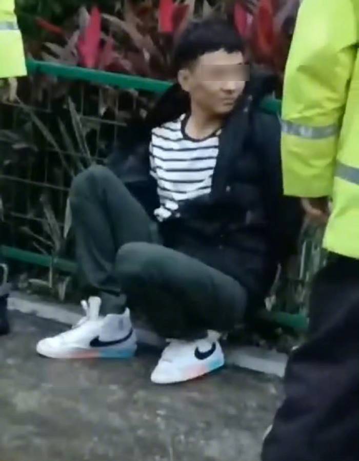 BMW พุ่งชนคนข้ามทางม้าลายตาย 5 คน BMW พุ่งชนคนข้ามทางม้าลายตาย 5 คน