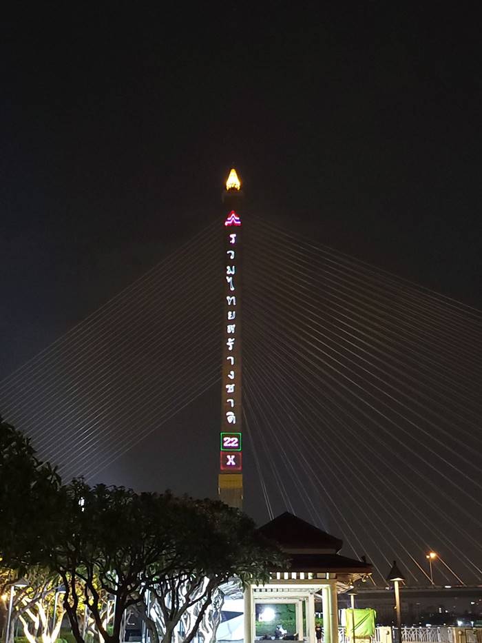 อ้น ทิพานัน โชว์ภาพ รวมไทยสร้างชาติ บนสะพานพระราม 8 อ้น ทิพานัน โชว์ภาพ รวมไทยสร้างชาติ บนสะพานพระราม 8