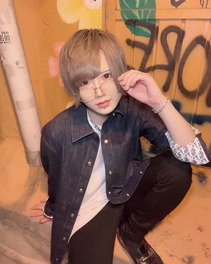 หนุ่มหล่อใส เปิดหน้าสด หนุ่มหล่อใส เปิดหน้าสด