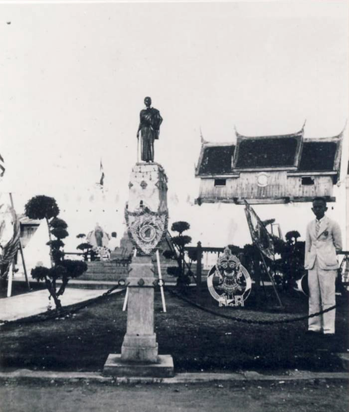 เปิดหลักฐาน คนที่เป็นแบบปั้นใบหน้าอนุสาวรีย์ย่าโม เปิดหลักฐาน คนที่เป็นแบบปั้นใบหน้าอนุสาวรีย์ย่าโม