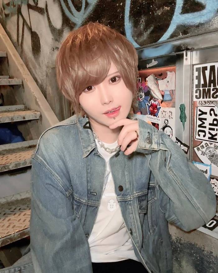 หนุ่มหล่อใส เปิดหน้าสด หนุ่มหล่อใส เปิดหน้าสด