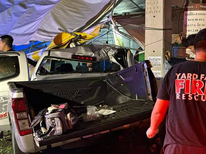 ยืนซื้อทุเรียน รถชนตาย ยืนซื้อทุเรียน รถชนตาย