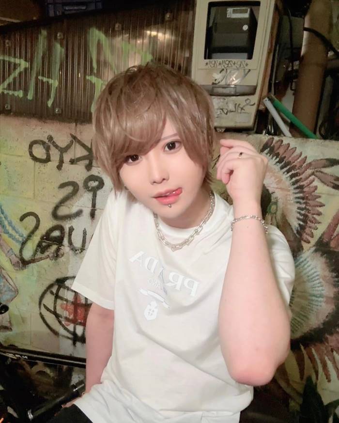 หนุ่มหล่อใส เปิดหน้าสด หนุ่มหล่อใส เปิดหน้าสด