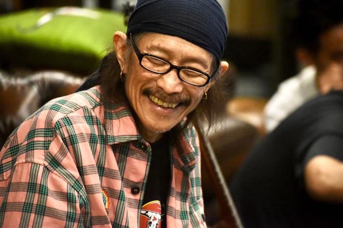 แอ๊ด คาราบาว แจกเบียร์ 1 ล้านกระป๋อง แอ๊ด คาราบาว แจกเบียร์ 1 ล้านกระป๋อง