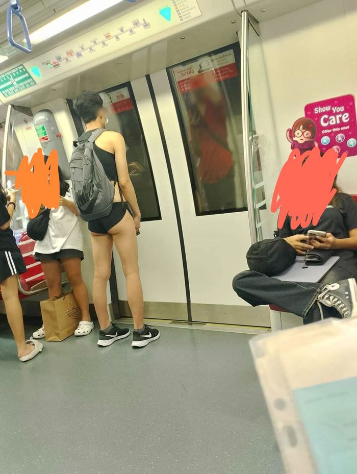 หนุ่มนุ่งสั้นโชว์ร่องบนรถไฟ หนุ่มนุ่งสั้นโชว์ร่องบนรถไฟ