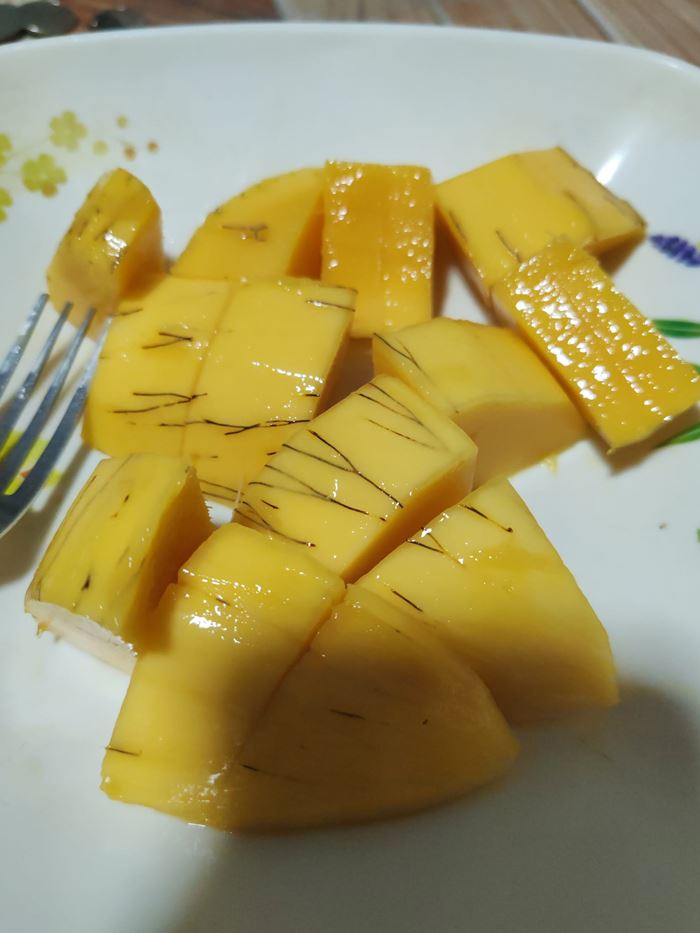 เส้นดำในมะม่วง เส้นดำในมะม่วง