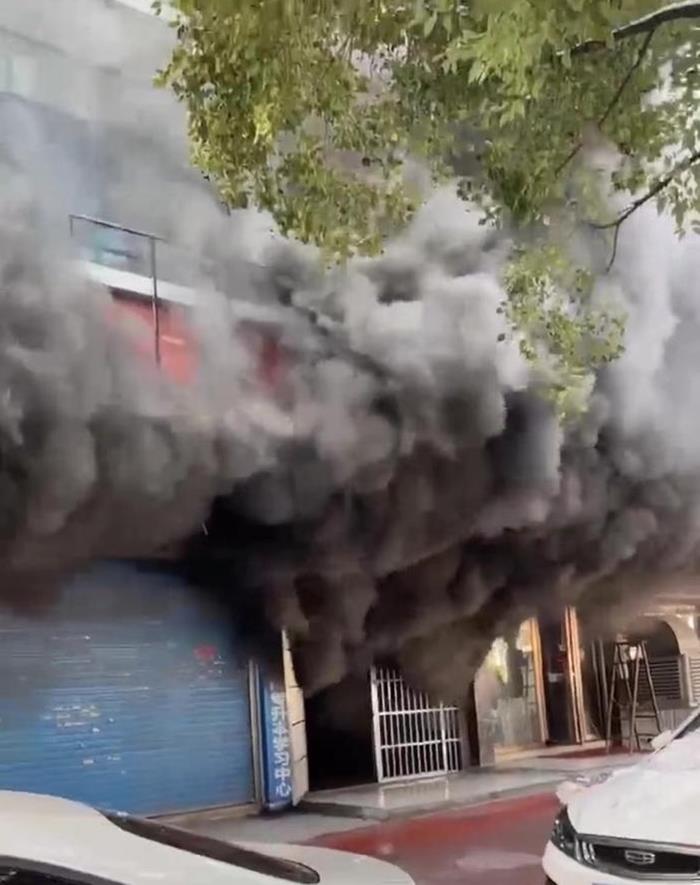 ไฟไหม้ตึกในจีน เสียชีวิต 39 ราย ไฟไหม้ตึกในจีน เสียชีวิต 39 ราย