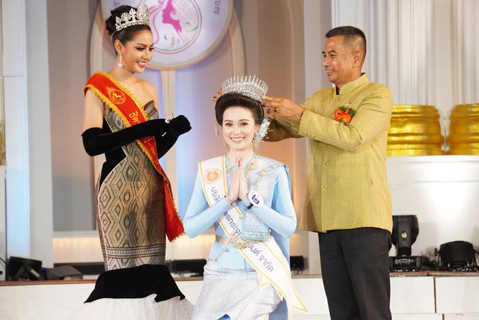 โซเฟีย ราชินีนางงามเดินสาย โซเฟีย ราชินีนางงามเดินสาย