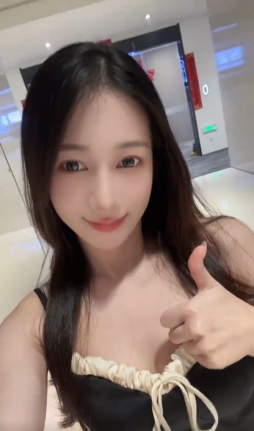 อดีตนางฟ้ายิมนาสติกจีน ผันตัวเป็นสตรีมเมอร์แซ่บ อดีตนางฟ้ายิมนาสติกจีน ผันตัวเป็นสตรีมเมอร์แซ่บ